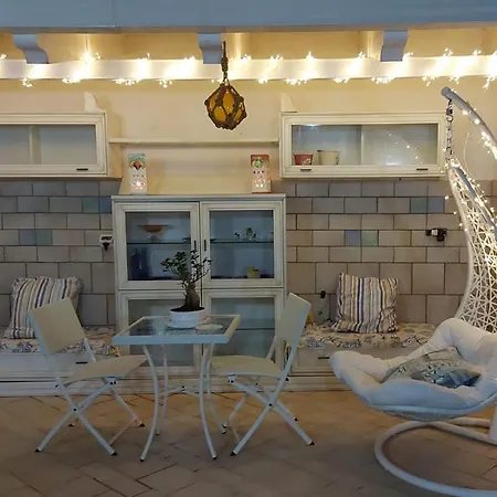 Coraline Bed & Breakfast